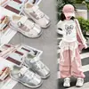 Sapatos Esportivos Infantis Hello Kitty Primavera e Outono 2026 Novos Estilosos Versáteis Sapatos Cortez Infantis Meninas