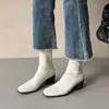 Botas Femininas 2025 Novas Botas Chelsea de Salto Grosso com Bico Quadrado Couro Genuíno Super Macias Botas Emagrecedoras Botas Curtas Retrô