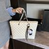 Bolsa de Alta Qualidade com Textura Grande Capacidade para Mulheres 2025 Nova Outono e Inverno Bolsa de Ombro Retrô Bolsa Tote Acolchoada com Corrente para o Dia a Dia