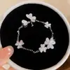 Pulseira de metal banhada a ouro 18K real com flor de zircônia para mulheres, luxo leve, requintada e moderna, joias de nicho de alta qualidade