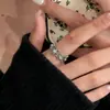 Anillo de Flor de Diamante Brillante Simple de Alta Gama Vintage para Mujer Diseño Abierto Anillo de Encaje de Lujo Ligero Suministro Exclusivo Transfronterizo