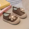 Sapatos para bebê menina 6-12 meses sapatos de bebê 2025 outono novo estilo sapatos para andar sola macia tênis da moda para bebês e crianças pequenas