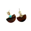 Novos Brincos Dourados Retrô 2026 para Mulheres, Estilo Popular de Hong Kong, Brincos de Alto Padrão e Elegantes, Brincos de Metal com Design de Nicho