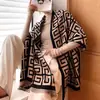 Bufanda de Falso Cachemir con Letras Estilo Otoño e Invierno para Mujer, Versión Coreana, Engrosada, Tacto de Alta Gama, Bufanda Larga Versátil, Chal y Calentador de Cuello para Dama