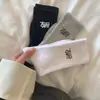 Calcetines nuevos de otoño e invierno hasta la mitad de la pantorrilla para mujer, desodorantes, absorbentes de sudor, tipo letra, deportivos, sin bolitas, calcetines de moda, calcetines para pareja, hombres