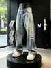 Pantalones Azules Desgastados con Salpicaduras de Pintura y Dobladillo Curvo para Hombre, Pantalones Rectos Lavados Vintage Vibe, Pantalones de Pierna Ancha de Mezclilla Modernos Estilo Americano