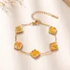 Pulsera de flor de cuatro hojas en forma de diamante, pulsera de nácar de doble cara, electrochapada, moderna y versátil, joyería para mujer al por mayor