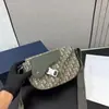 2026 Nueva Bolsa de Sillín Popular Versátil Bolsa con Candado de Doble Uso para Hombres y Mujeres, Bolso Cruzado Acolchado, Bolso de Pecho, Bolso de Hombro