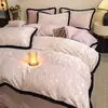Juego de Cuatro Piezas de Terciopelo de Leche Tallado Sábana de Coral Espesa Extra Suave Funda de Edredón Faldón de Cama Juego de Cama de Tres Piezas 4