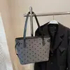 Bolsa Tote de Grande Capacidade Nova Versátil Outono Inverno 2025 Bolsa de Ombro Axila para o Dia a Dia Bolsa de Mão de Alta Qualidade