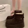 Botas de neve femininas com sola grossa, novo estilo outono/inverno 2026, forradas com fleece e espessadas para aquecimento, botas curtas versáteis, com aumento de altura, adequadas para mulheres baixinhas, sapatos de algodão