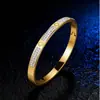 Nuevo Estilo Acero de Titanio Trébol de Cuatro Hojas Incrustado con Diamantes Joyería de Moda con un Estilo Europeo y Americano Elegante, Accesorio Versátil y Elegante de Acero Inoxidable para Mujer