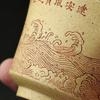 Taza de té de arena púrpura de mineral crudo Zilaishun, taza de té con vista grabada del mar, fabricantes de tazas maestras, venta al por mayor, esta taza de kung fu de arcilla verde