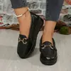 Zapatos Casuales de Talla Grande Transfronterizos Zapatos Individuales Cuña Slip-on Europeos y Americanos Zapatos Perezosos Suela Gruesa Hebilla Metálica Mocasines Mujer