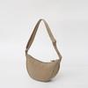 Bolsa Feminina 2025 Primavera Nova Bolsa Transversal de Nylon Nicho Avançada Relaxamento Bolsa de Axila Bolinho Bolsa Meia-Lua