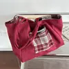 Bolsa de tela a cuadros de gran capacidad, doble cara, estilo británico, otoño e invierno, bolso de hombro estilo universitario fresco, bolsa de mano estilo perezoso para mujer