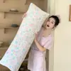Almohada larga de terciopelo lechoso para mujeres, diseñada para dormir con las piernas recogidas, dormir de lado, respaldo de sofá, cojín de respaldo para sala de estar, nuevo estilo 2026