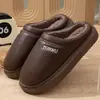 Novas pantufas masculinas de algodão para outono e inverno, quentes e felpudas para uso doméstico, couro PU interno, à prova d'água, resistentes à sujeira, com sola grossa, pantufas antiderrapantes para homens