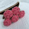 Flor de estambre tejida a mano producto terminado con pétalos puntiagudos hacia afuera, flor de rosa tejida, regalo para cumpleaños y Navidad, flor realista de ganchillo