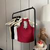 Foto Real de Camisola Hueca Estilo Pura Pasión con Cuello Halter para Mujer en Verano, Corte Ajustado para Usar por Dentro y por Fuera, Hermoso Estilo Corto Rojo