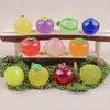 Pato Pequeño Fruta que Brilla en la Oscuridad Figura Linda Accesorios de Resina DIY Colgante para Llavero Escritorio Venta al por Mayor Colgante Lindo