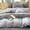 Novo Modelo 2025 Conjunto de Roupa de Cama de Quatro Peças para Todas as Estações, Lençol de Cama Individual e Capa de Edredom, Conjunto de Roupa de Cama de Três Peças para Dormitório, Atacado do Fabricante