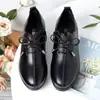 Sapatos femininos de corte profundo com sola macia, novo estilo outono 2026, salto anabela, sapatos para mães de meia-idade, sapatos femininos de couro, sapatos confortáveis para mulheres de meia-idade e idosas
