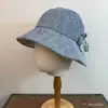 Sombrero de pescador de tela para mujer con un estilo artístico tipo bosque, con adornos florales tridimensionales, transpirable y adecuado para el uso diario, hace que el rostro se vea más pequeño