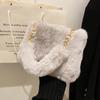 Bolsas de Pelúcia Outono e Inverno 2023 Novas Bolsas Femininas Ins Nicho Bolsa Transversal com Corrente Moda Pequena Quadrada Bolsa de Pelúcia 1