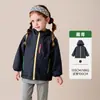 Chamarra cortavientos infantil Tongbei, hecha a medida con forro de polar y capucha, disponible en stock tanto para niños como para niñas, con opciones de personalización en lotes pequeños