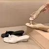 Versão em Pele de Ovelha Chinelos com Toque de Seda~Laço de Cetim Francês Estilo Festivo Chinelos Frescos para Mulheres com Salto Plataforma para Uso Externo no Verão