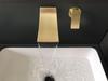 Torneira de Cascata Serrano de Parede Preta Embutida Mesa com Armazenamento para Lavatório de Hotel Quente e Frio