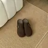 Chinelos Meio Sapatos com Cobertura para Cabeça Estilo Britânico 2026 Nova Chegada Outono Calçados Externos Sola Plana Mules Birkenstock Sapatos Femininos Fivela Sapatos Únicos