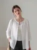 Camisa branca de linho estilo minimalista de manga longa para mulheres, camisa solta respirável de verão com proteção solar, peça de outer wear casual com mangas de três quartos