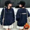 Sudaderas forradas de felpa para niñas de importación, nueva colección otoño/invierno 2026, cuello redondo, diseño de caricatura lindo, tops de manga larga para niños como capa base, venta al por mayor