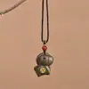 Chaveiro do Signo de Cavalo em Sândalo Verde Natural com Pingente de Pedra Ágata Vermelha e Pingente de Tira para Celular de Cavalo Pequeno