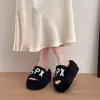 Pantuflas de plataforma gruesa para aumentar la altura para mujer, nuevo estilo otoño e invierno 2026, pantuflas peludas para exteriores con estampado de letras, zapatos casuales versátiles para mujer
