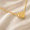 Collar con colgante de amor tridimensional de aleación simple con cadena de clavícula con corazón de melocotón para mujer, joyería de comercio exterior europea y americana