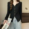 Camisa de punto de manga larga con cuello en V pequeño y botones cosidos para mujer, nueva blusa adelgazante de primavera suave y encerada.