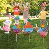 Tarjeta de tierra de Pascua con cadena de luces, conejo, huevo, zanahoria, tablero hueco, accesorios de decoración para fiestas en el patio al aire libre