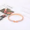 Pulseiras de Casal de Luxo Leve de Alta Qualidade, Aço Titânio Abertas com Design de Nicho, Pulseiras Modernas Populares Estilo Ins