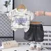 Conjunto de Dos Piezas Camiseta de Manga Corta con Cuello Redondo Estampado de Niño Guapo Set de Letras de Manga Corta Versión Q para Niños Ropa de Moda 2026