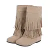 2023 Novo Estilo Botas com Franjas Moda Feminina Aumento Interno de Altura Solado Plano Pequeno Salto Baixo Botas Curtas Botas Curtas de Camurça Fosca y3868