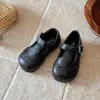 Zapatos pequeños de cuero para niños suela blanda 2026 estilo nuevo zapatos para conducir zapatos de cuero negro zapatos de rendimiento zapatos para bebé niños zapatos de princesa