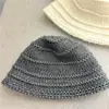 Sombrero de pescador simple de punto de color liso estilo japonés para mujer, nuevo modelo de invierno 2026, que adelgaza la cara, protege los oídos, cubre la cabeza, sombrero tipo cubo