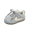 Zapatillas Deportivas Infantiles 2026 Otoño Nueva Llegada Niños Malla Transpirable Zapatos Casuales Niñas Modernos Ligeros Zapatos para Correr Tendencia