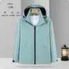 Jaqueta com Capuz de Camada Única para Homens e Mulheres, Corta-vento Fino, Marca da Moda Tendência, Jaqueta de Camada Única para Casais, Cor Sólida, À Prova de Vento e Impermeável