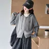 Atuendo otoñal elegante y moderno para niñas: un conjunto de suéter con capucha y cárdigan, con pantalones casuales de cuadros estilo coreano de pierna ancha para niñas mayores, perfecto para primavera y otoño