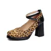 Novos sapatos femininos com estampa de leopardo britânica 2025 com bico quadrado e boca rasa salto alto grosso 32-43 Comércio exterior da Amazon