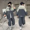 Conjunto de cortavientos con capucha para niños, nuevo estilo primavera y otoño 2026, ropa deportiva para niños grandes, conjunto de dos piezas de moda para niños, primavera